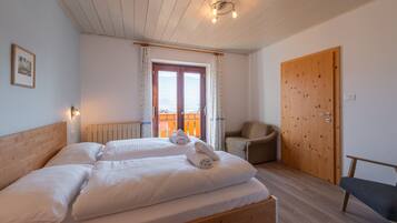 1 quarto, Wi-Fi de cortesia, roupa de cama