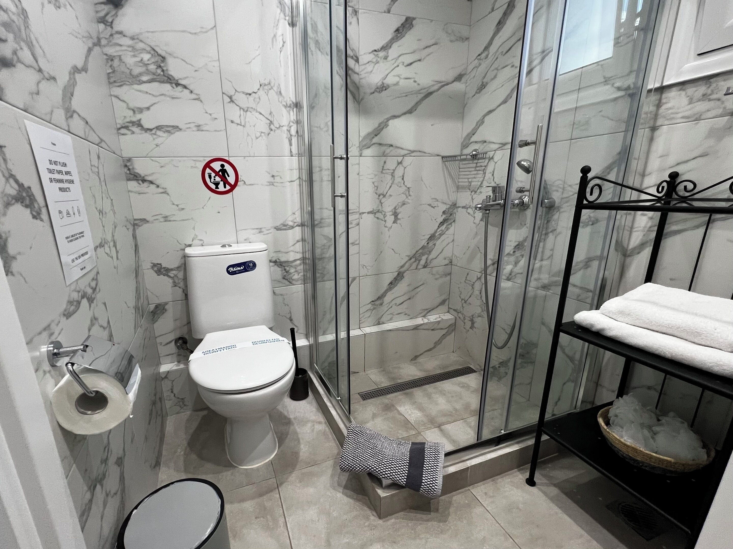 Departamento, vista a la ciudad | Baño | Pantuflas 