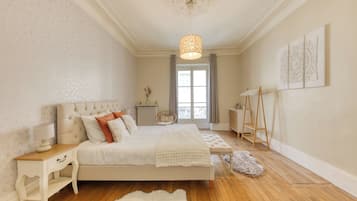 2 habitaciones, tabla de planchar con plancha, wifi y ropa de cama