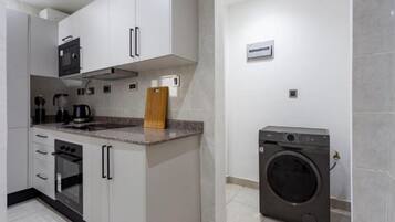 Fridge, oven, stovetop