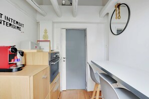 Fridge, oven, stovetop, coffee/tea maker - Cosy studio for 2 people - Bastille (Paris)