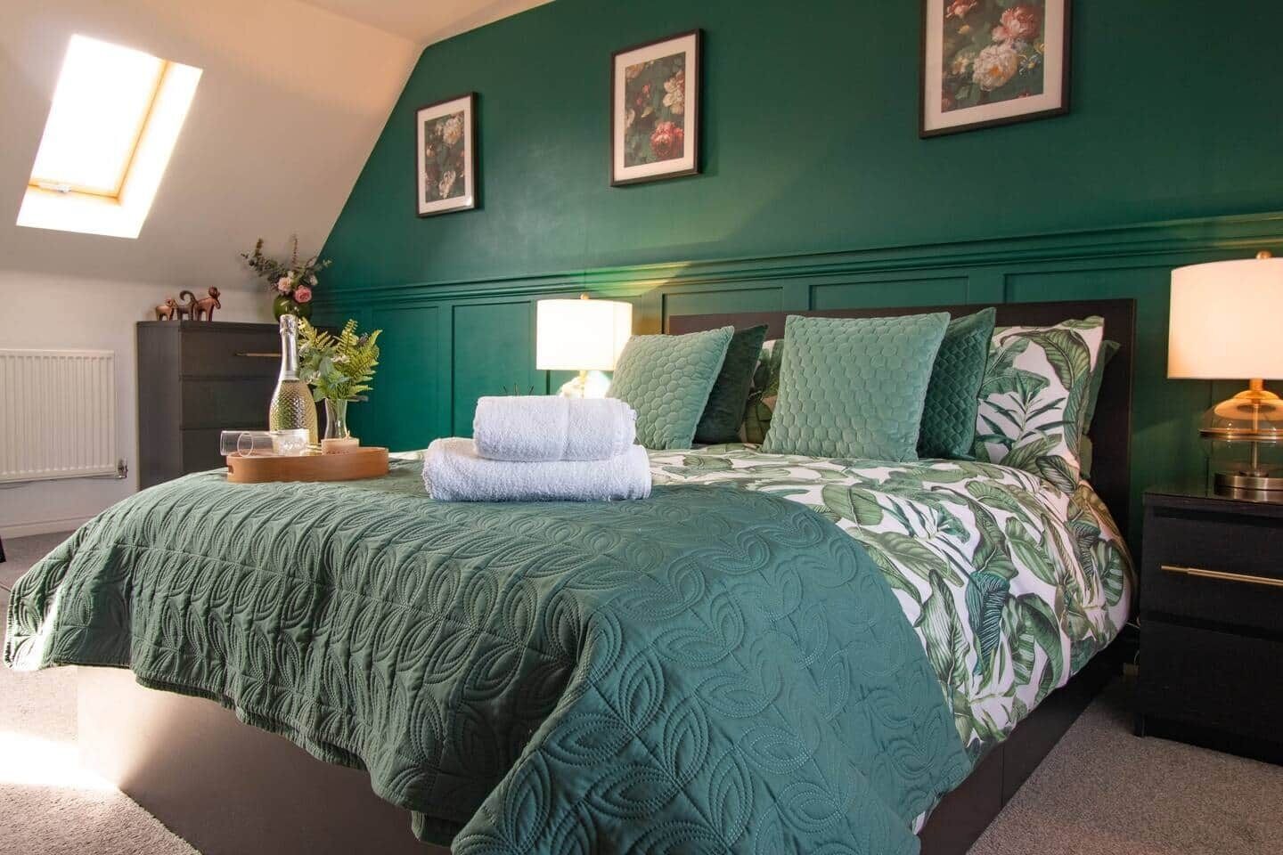 4 chambres, fer et planche à repasser, Wi-Fi, draps fournis