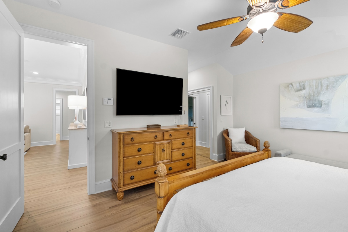 Photo 17 of Luxury 4-Bedroom Moorings Residence | Private Pool