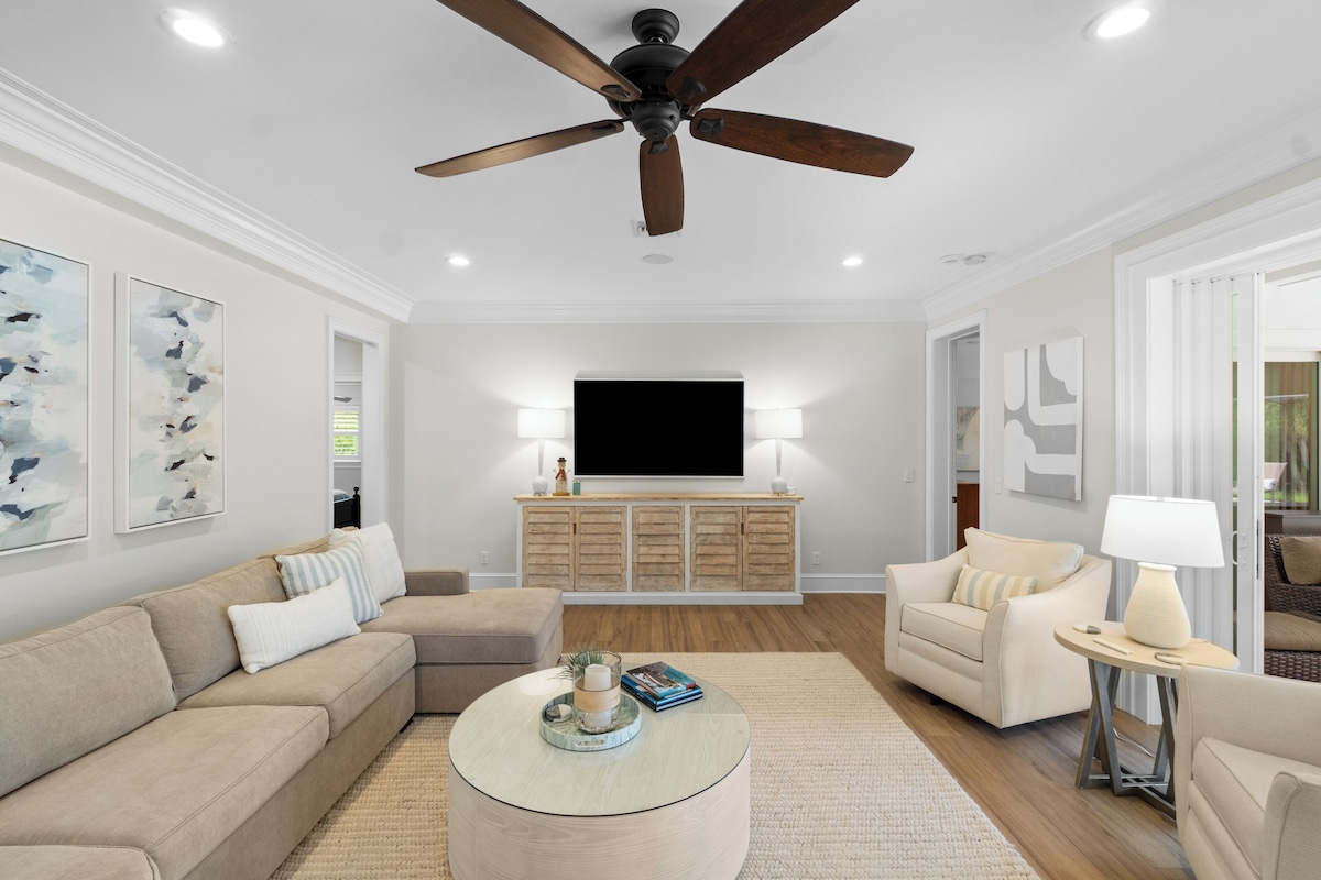 Photo 6 of Luxury 4-Bedroom Moorings Residence | Private Pool