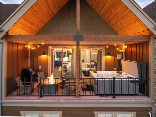Upscale, spacious Granby home w/ stunning mountain views, hot tub from deck!  