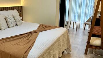 Quarto, vista para a piscina, no piso térreo | Wi-Fi de cortesia