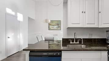 Geladeira, fogão, cooktop, lava-louças