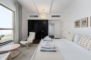 2 habitaciones, escritorio, tabla de planchar con plancha y wifi gratis