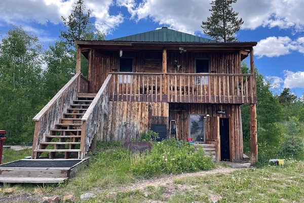 Detached bathhouse