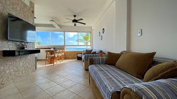 Apartment, 1 Bedroom, Patio, Garden View | Living area