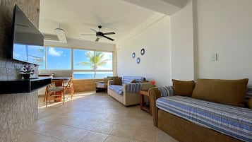 Apartment, 1 Bedroom, Patio, Garden View | Living area