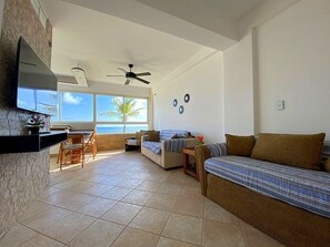 Apartment, 1 Bedroom, Patio, Garden View | Living area