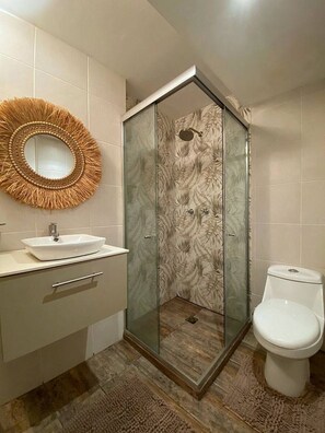 Apartment, 1 Bedroom, Patio, Garden View | Bathroom