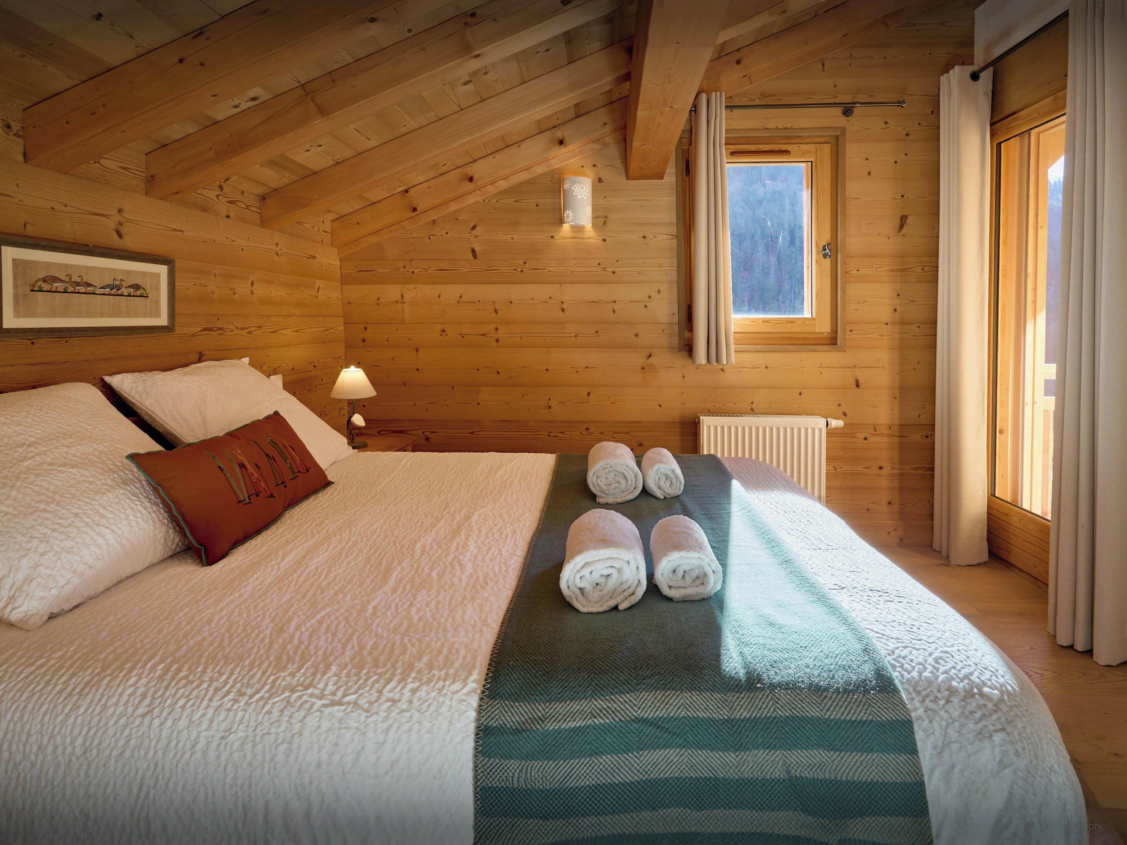 5 slaapkamers, een strijkplank/strijkijzer, wifi, beddengoed