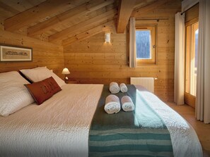 5 chambres, fer et planche à repasser, Wi-Fi, draps fournis