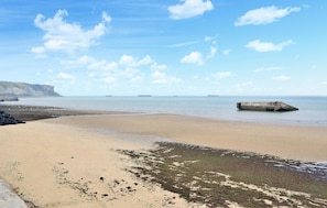 Beach - Awesome home in Esquay-sur-Seulles with WiFi (Esquay-sur-Seulles)