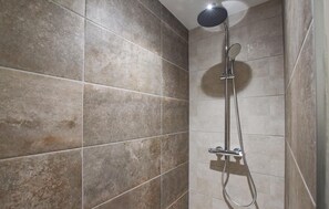 Douche, séchoir à cheveux