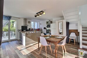 Fridge, microwave, oven, stovetop - Les Camélias - PLOUEZEC (PLOUEZEC)