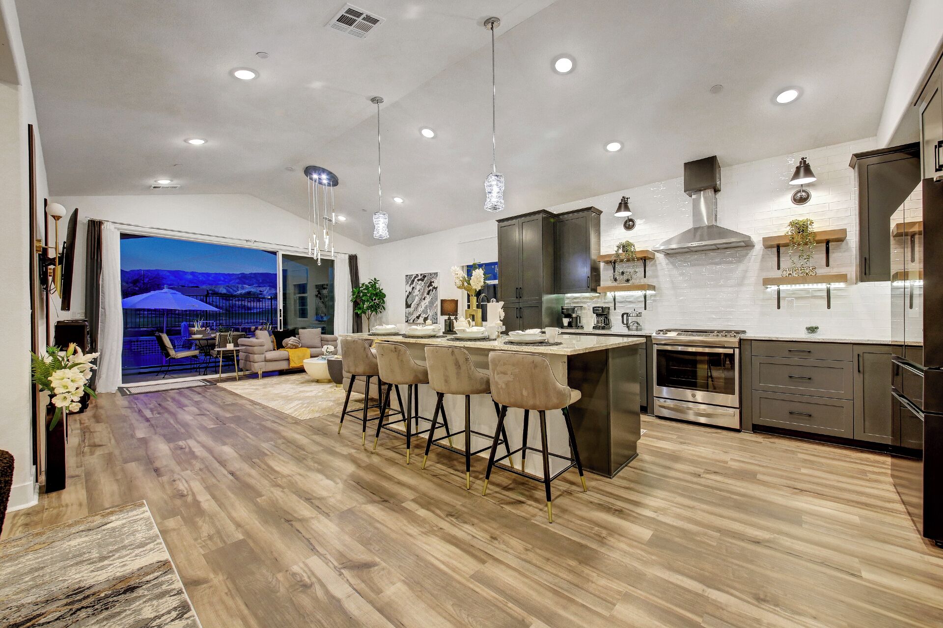 冰箱、微波炉、烤箱、炉灶