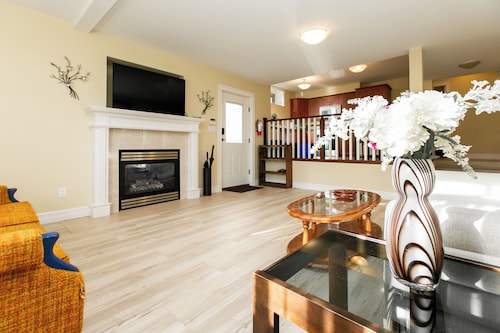 2 BR Spacious Ground Level Suite