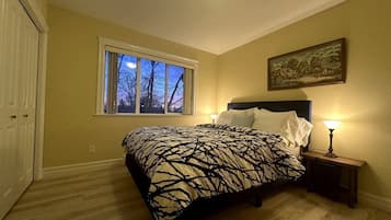 2 habitaciones, escritorio, tabla de planchar con plancha y wifi