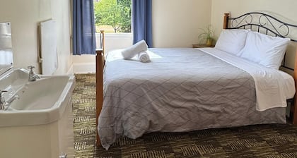 Gladstone Grand Hotel