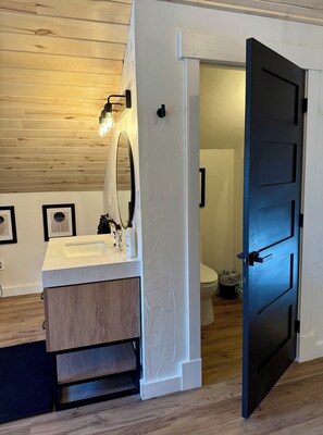 吹风机、毛巾、肥皂、洗发水