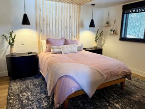 2 bedrooms, travel cot, free WiFi, bed sheets