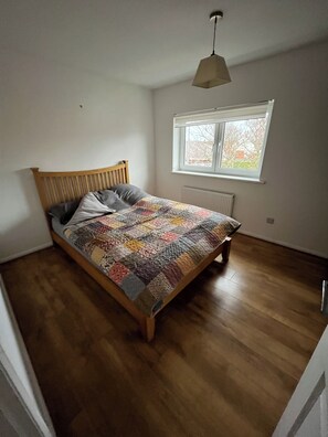 3 bedrooms, free WiFi, bed sheets - Mountfiled Walk - 3 Bedroom House (South Kirkby)
