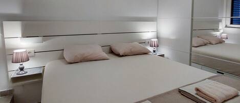 1 bedroom, travel cot, free WiFi, bed sheets