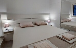 1 bedroom, travel cot, free WiFi, bed sheets - Beautiful apartment in Ugljan with WiFi (Ugljan)