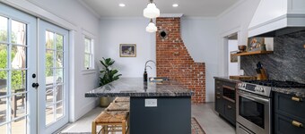 Charming 2-bedroom bungalow in Santa Paula with WiFi, AC