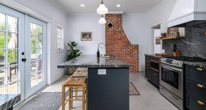 Charming 2-bedroom bungalow in Santa Paula with WiFi, AC