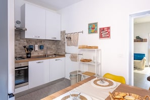 Fridge, oven, stovetop, dishwasher - Iflat | New Cozy Retreat Near the Colosseum (Roma)