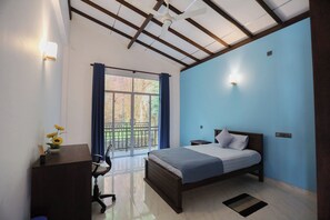 6 slaapkamers, een bureau, een strijkplank/strijkijzer, gratis wifi