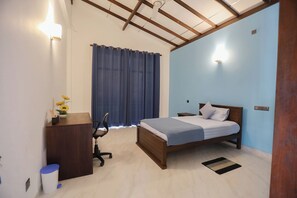 6 slaapkamers, een bureau, een strijkplank/strijkijzer, gratis wifi