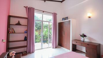 6 habitaciones, escritorio, tabla de planchar con plancha y wifi gratis