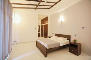 6 Schlafzimmer, Schreibtisch, Bügeleisen/Bügelbrett, kostenloses WLAN