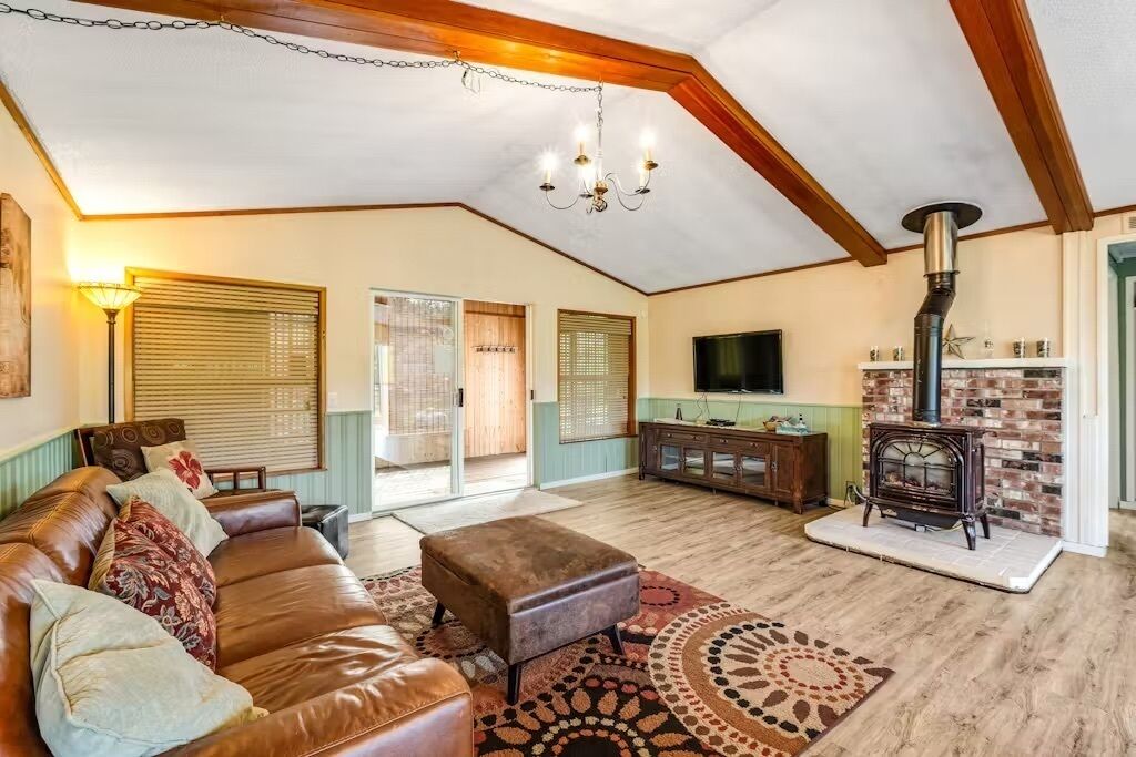 Télévision, cheminée