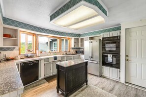 Herdplatte, Wasserkocher mit Kaffee-/Teezubehör