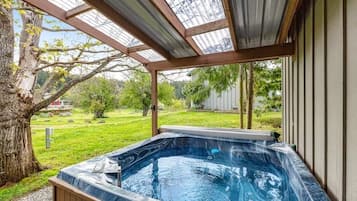 Bain à remous extérieur