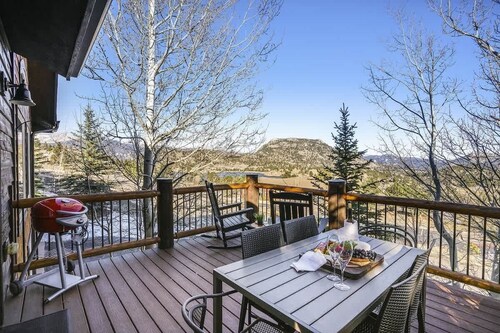 Written in the Stars-5 min to RMNP/HotTub/Gameroom