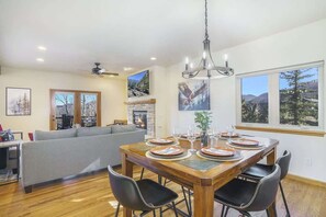 Dining - Written in the Stars-5 min to RMNP/HotTub/Gameroom (Estes Park)