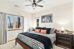 3 bedrooms, travel crib, free WiFi - Written in the Stars-5 min to RMNP/HotTub/Gameroom (Estes Park)