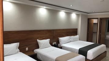 Habitació familiar | 1 dormitori, espai de treball apte per a portàtils i wifi gratuïta