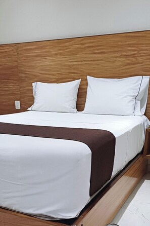 Comfort Room | Laptop workspace, free WiFi, bed sheets - Hotel Euro Madrid (Tepatitlan de Morelos)