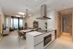 Kühlschrank, Mikrowelle, Ofen, Geschirrspüler