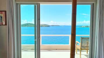 6 chambres, bureau, fer et planche à repasser, lit parapluie