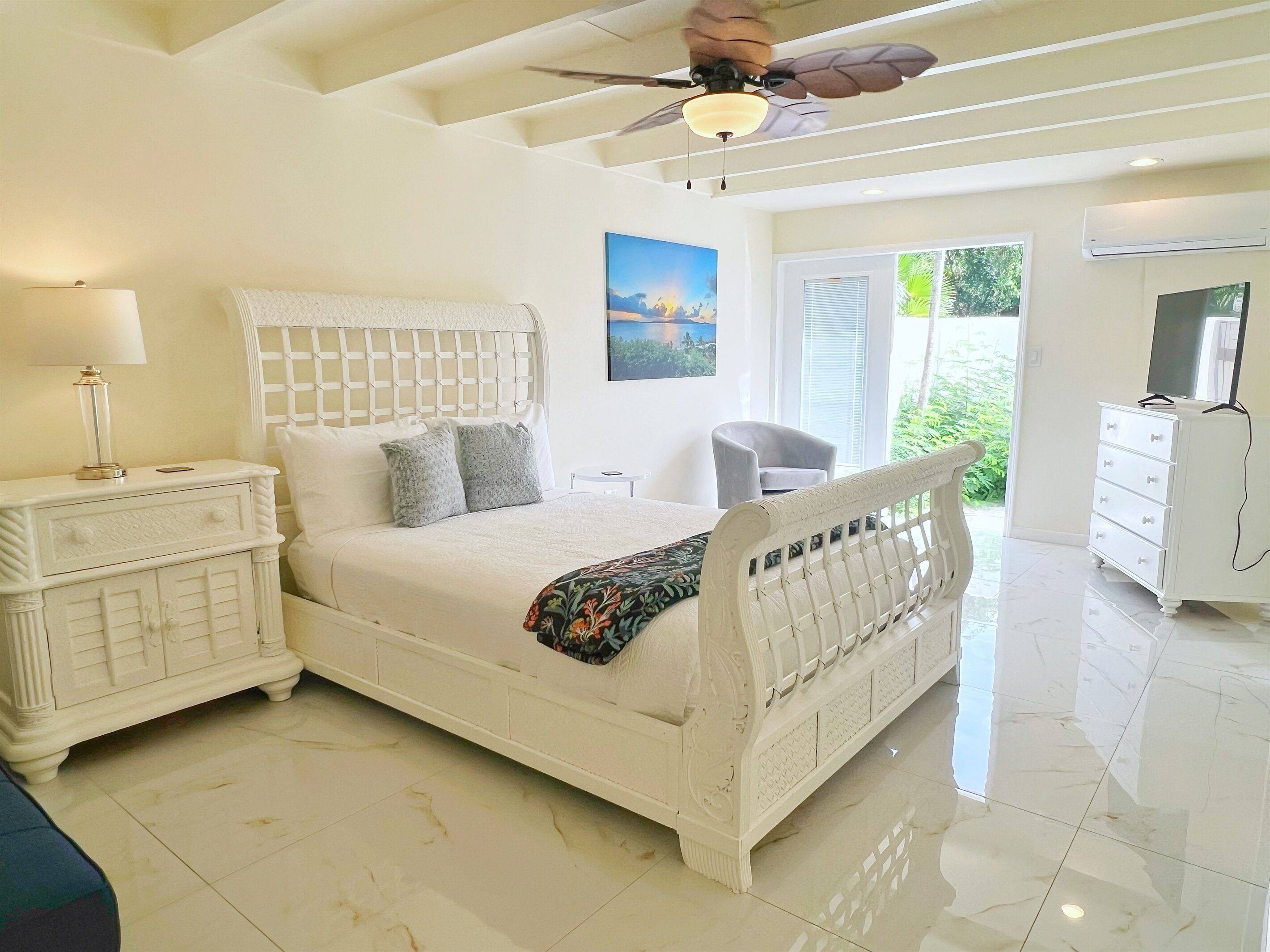 3 bedrooms, iron/ironing board, travel crib, internet