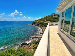 Property grounds - Oceanfront + POOL | STJ Ferry + Dining | Red Hook (St. Thomas)